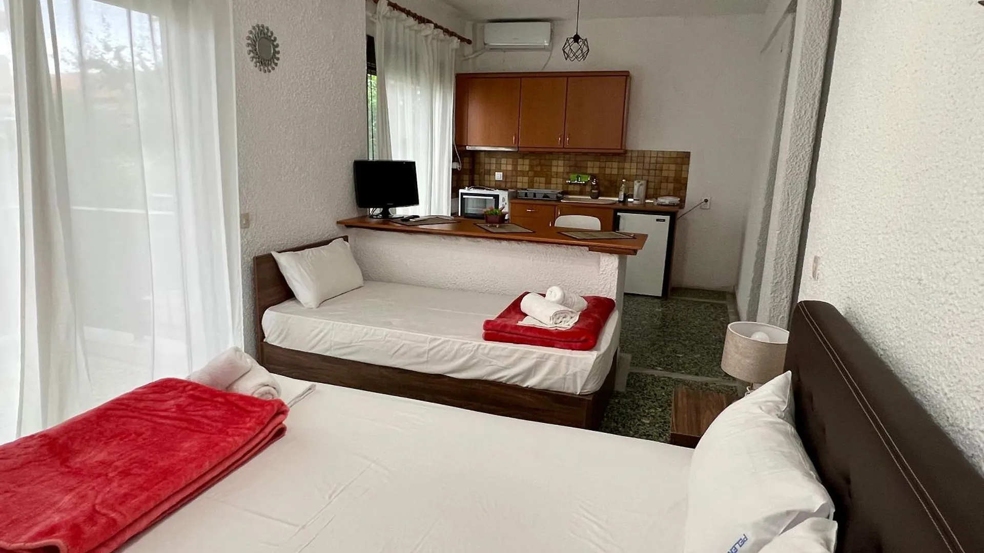 Pelekan Rooms And Apartments Athina 22 Pefkochori