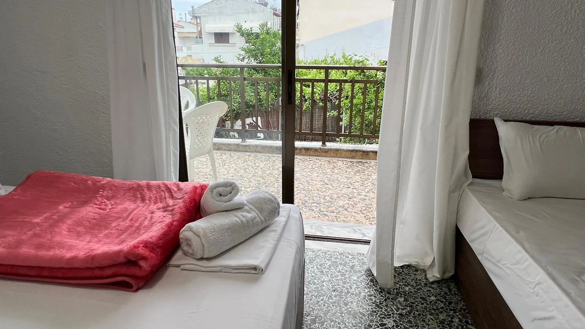 Pelekan Rooms And Apartments Athina 22 Pefkochori